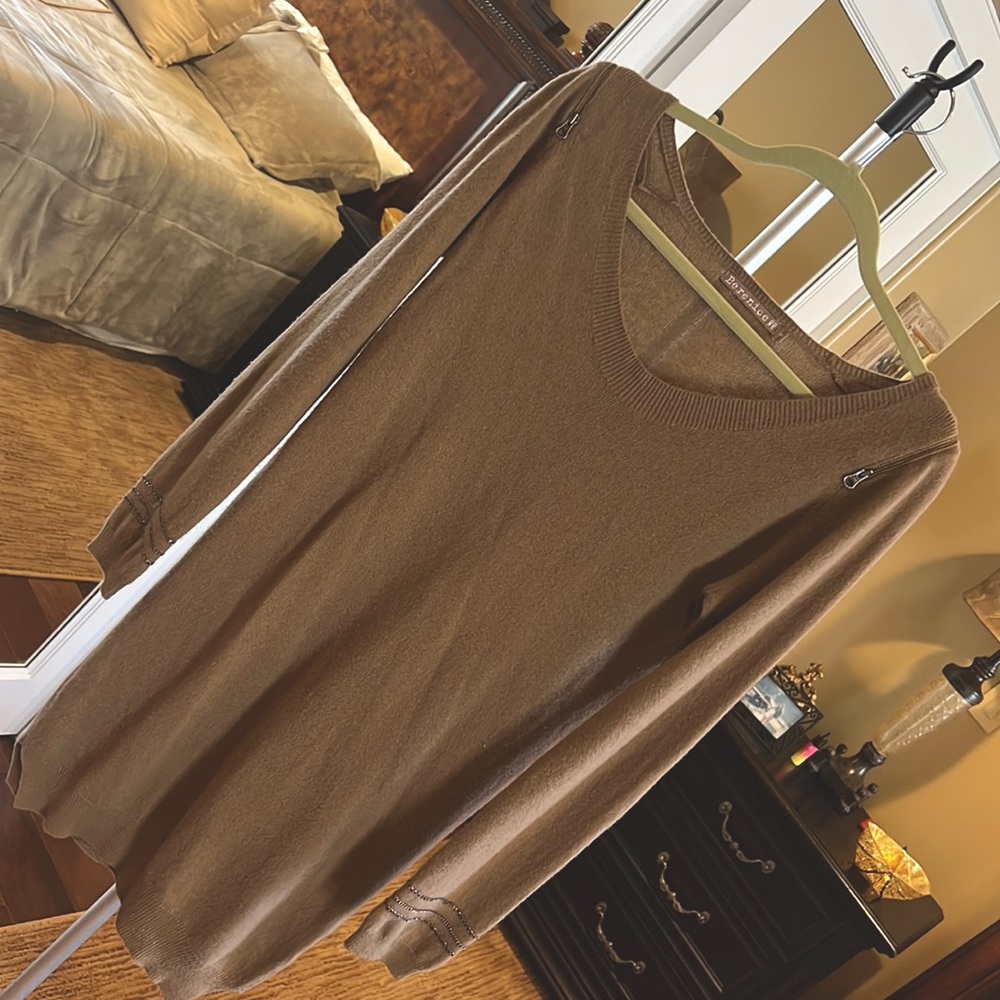 Sweater size small in great condition